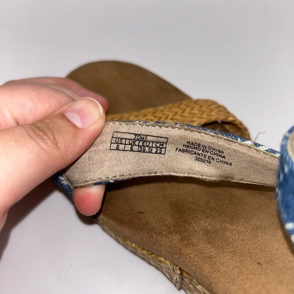 TOMS Blue Batik Clarissa Boho Wedge Sandals | Size 8 - Picture 9 of 14
